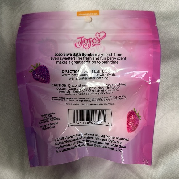 JoJo Siwa bath bombs with sweet berry scent. 2, 3.5 oz bath fizzies. - Picture 2 of 3